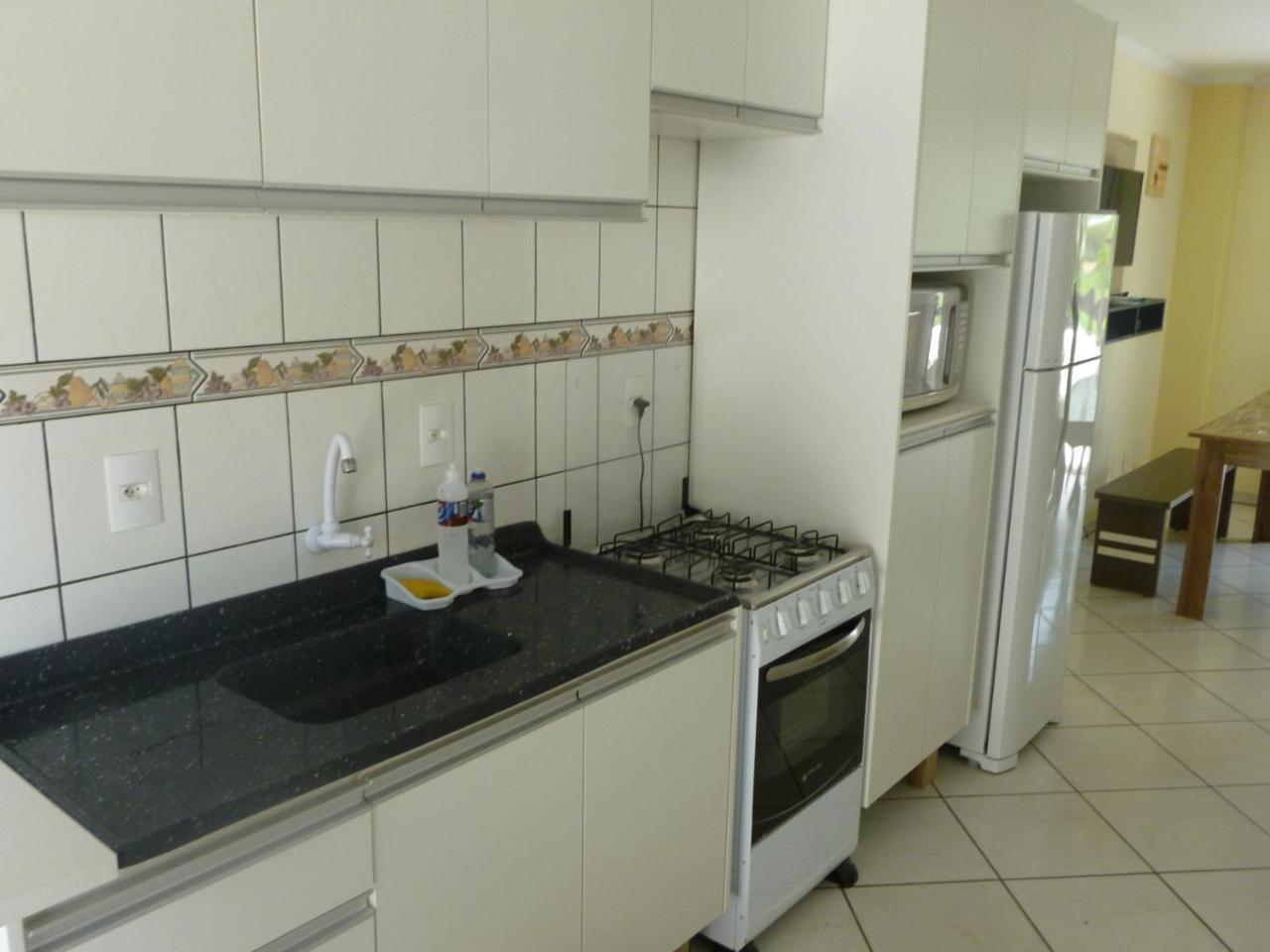 Apartamento 12 - Bombinhas - 200 Metros Da Praia Exterior photo
