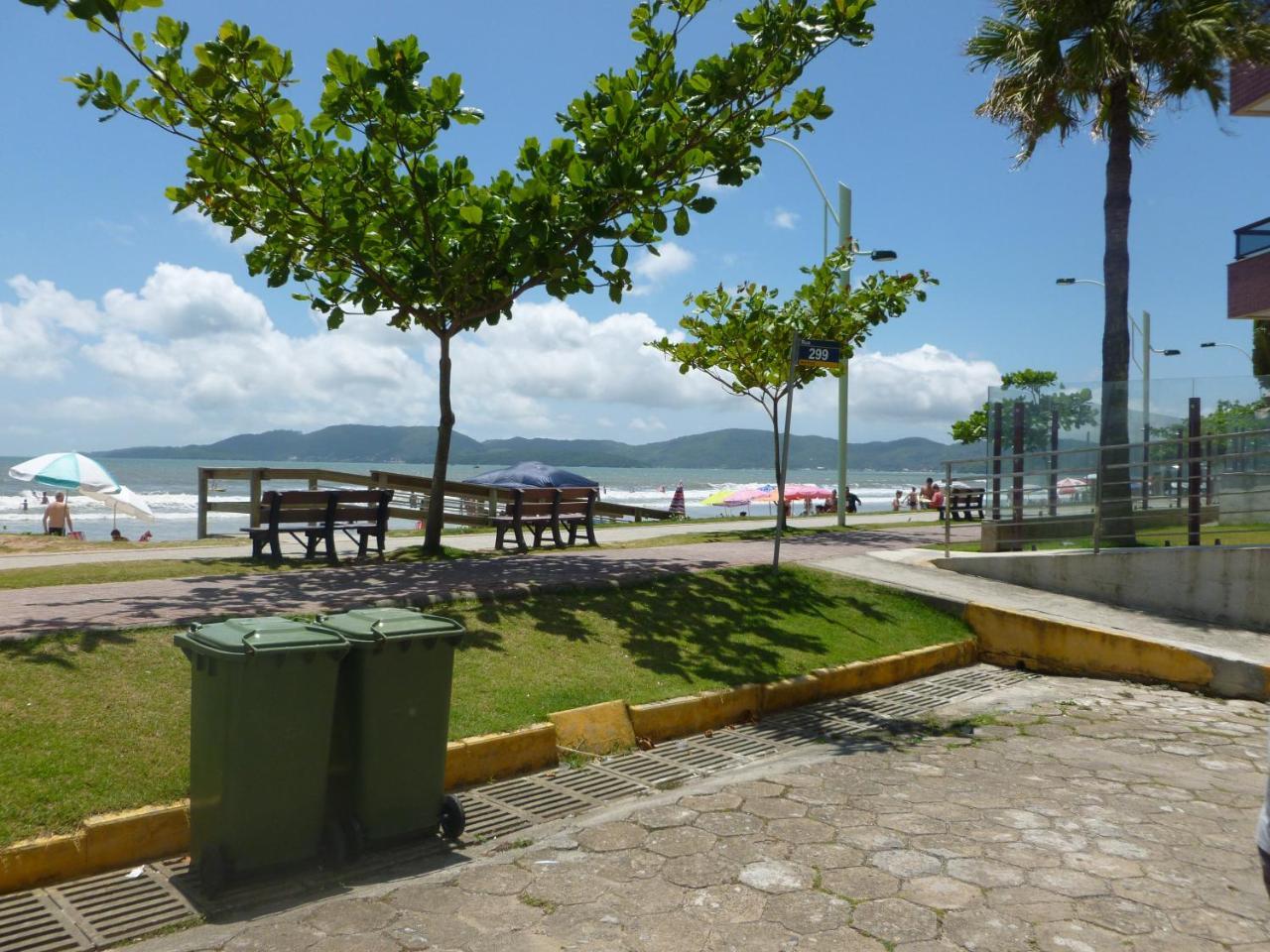 Apartamento 12 - Bombinhas - 200 Metros Da Praia Exterior photo